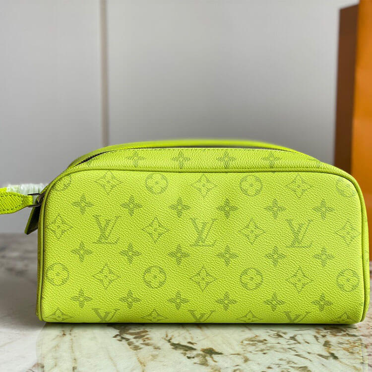 Replica LV Dopp Kit M10144 (2)