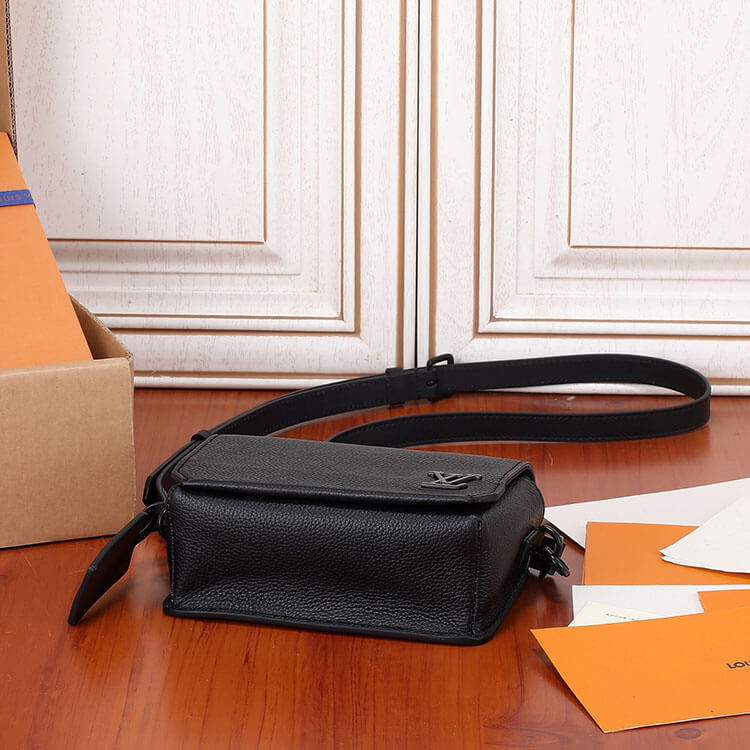 Replica LV Fastline Wearable Wallet M82085 (5)