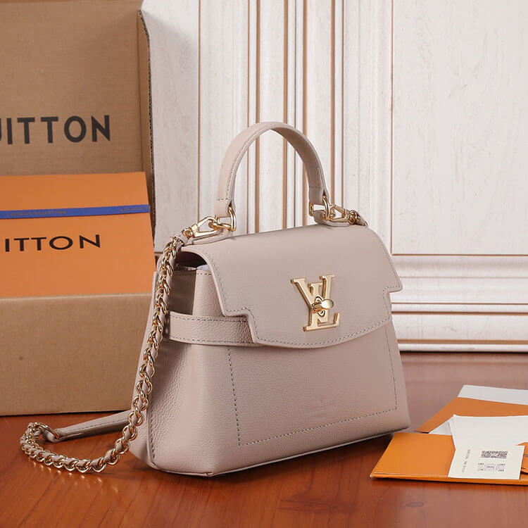 Replica LV LockMe Ever Mini M21052 (3)