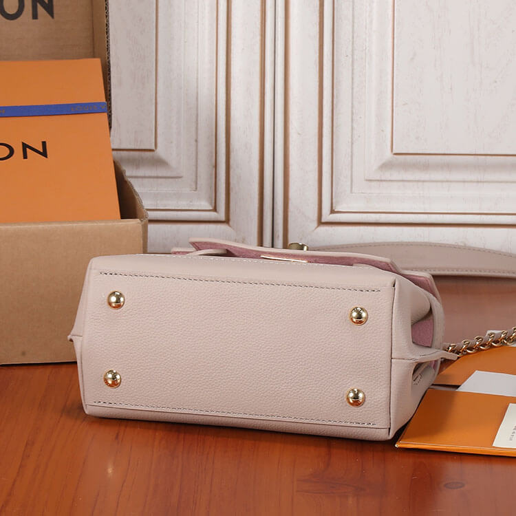 Replica LV LockMe Ever Mini M21052 (5)