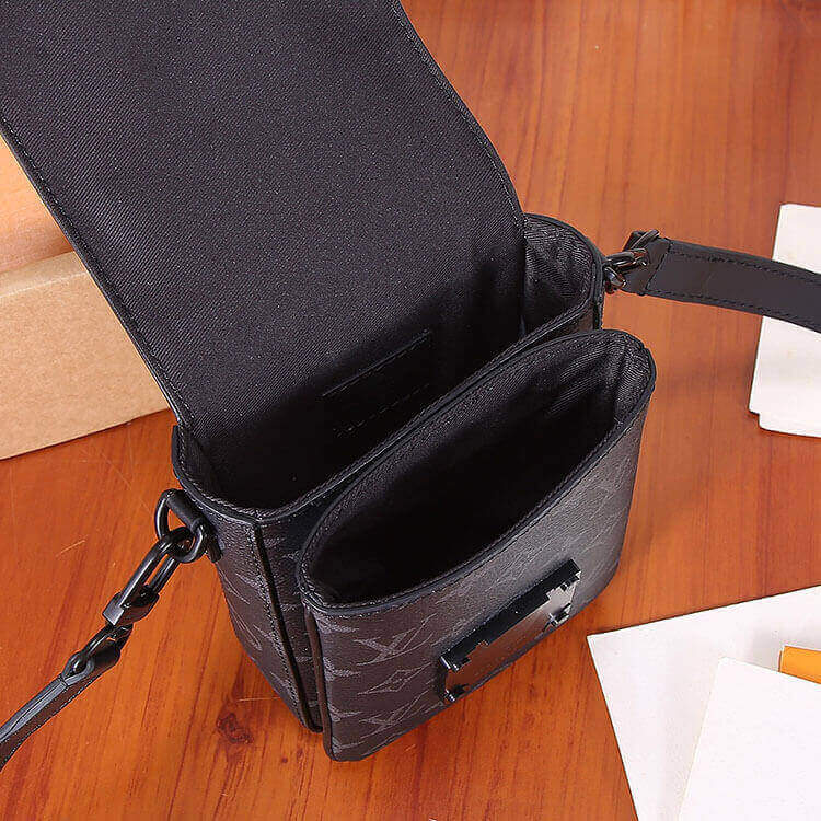 Replica LV S-Lock Vertical Wearable Wallet M82252 (6)