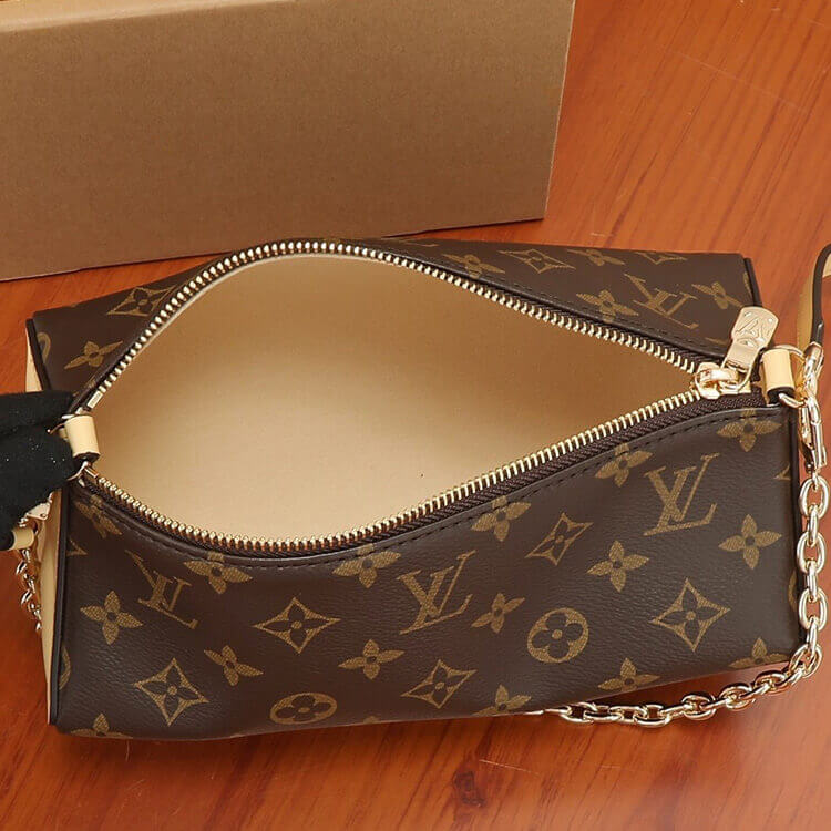 Replica LV Bloom Pouch M11672 (6)