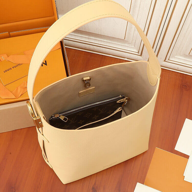Replica LV Low Key Hobo PM M25353 (6)