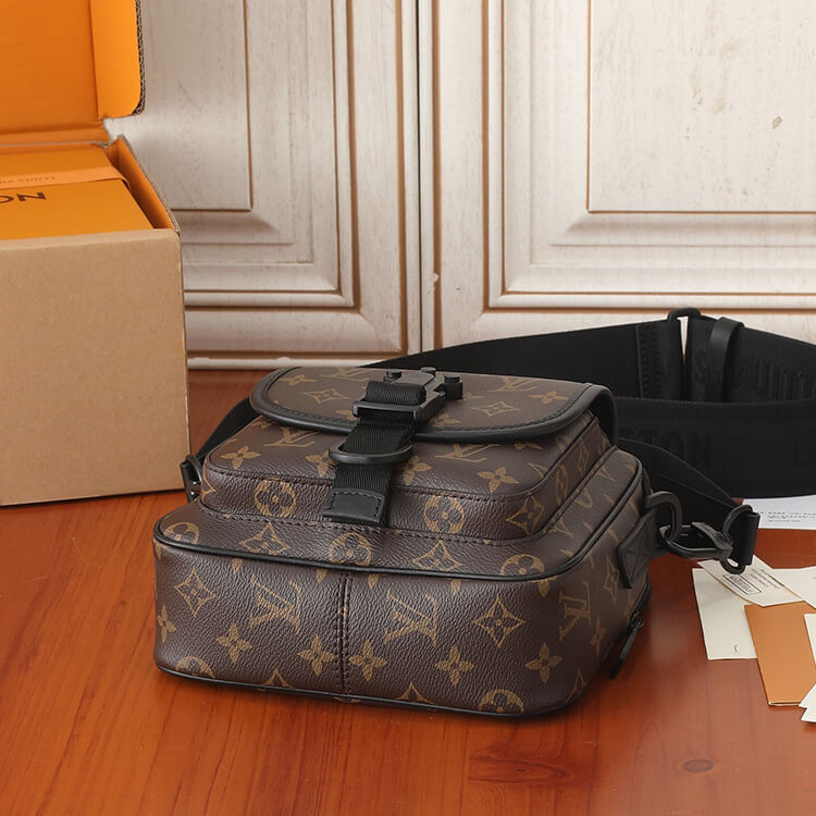 Replica LV Quest Messenger M46973 (5)