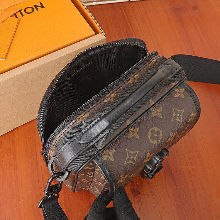 Replica LV Quest Messenger M46973 (6)