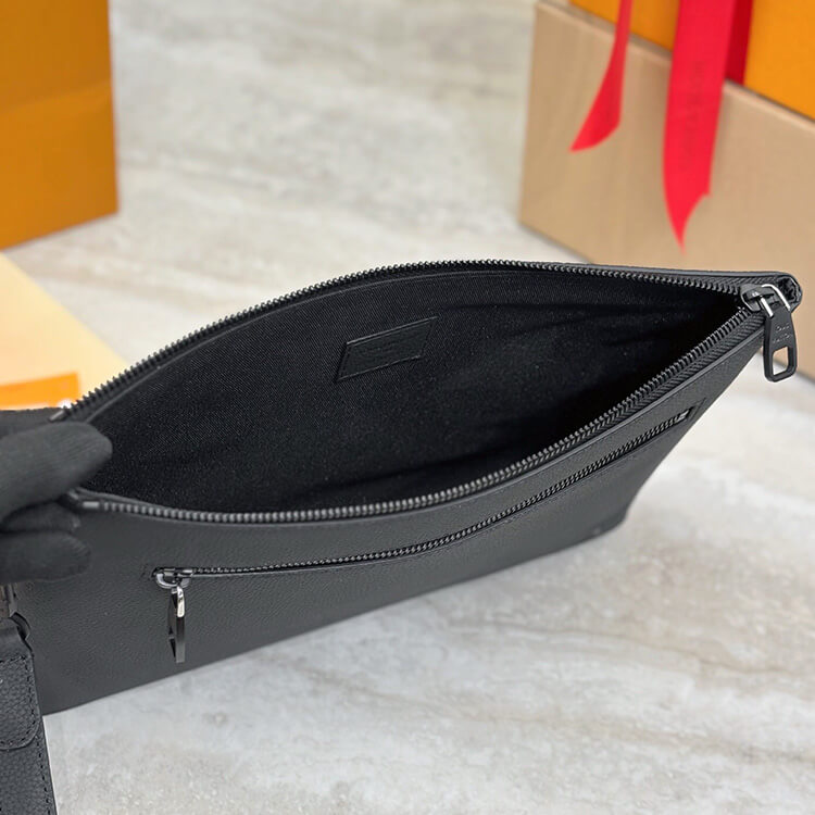 Replica LV Takeoff Pouch M25955 (6)